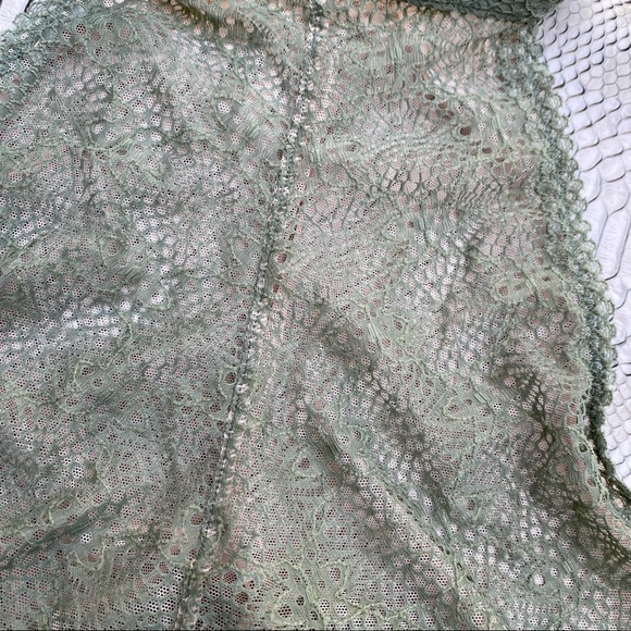 Victoria’s Secret high neck open back lace bralette - Picture 2 of 6